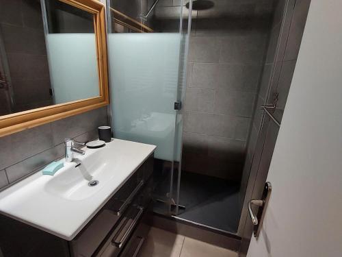 a bathroom with a sink and a shower at Appartement Les Deux Alpes, 2 pièces, 4 personnes - FR-1-516-200 in Les Deux Alpes