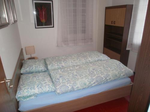 A bed or beds in a room at Appartamento Posmonte