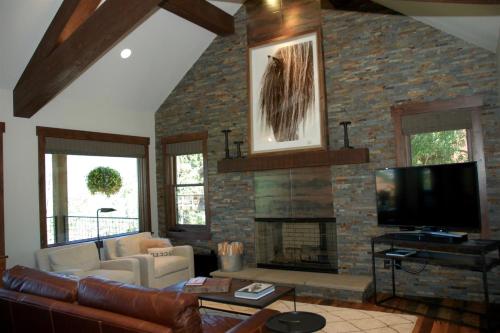 Luxury Mountain Cabin – Photos 2