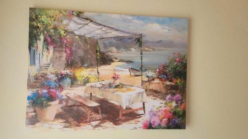 una pintura de una mesa con vistas al océano en Gästehaus Raab, en Ranten