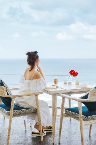 Nespecifikovaný výhled na moře nebo výhled na moře při pohledu z rezortu