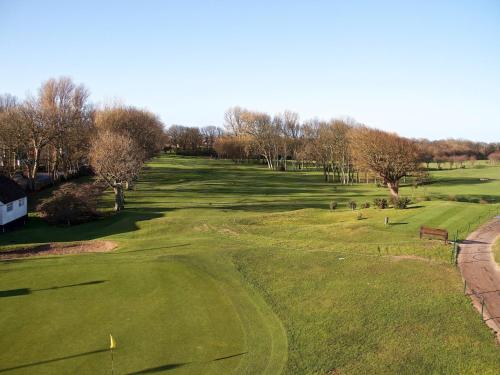 Golf facilities at the hotel or nearby 