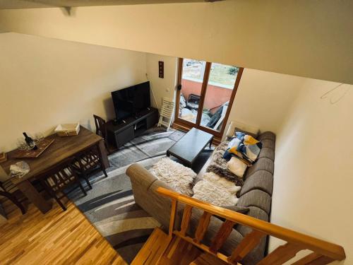 a living room with a couch and a table at Apartman Jahorina 6 in Jahorina