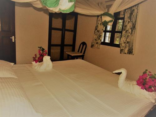 Cama o camas de una habitación en Karibuni Jeds Villas 85 & 86