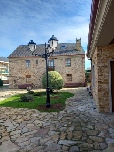 Το κτήριο όπου στεγάζεται  the country house