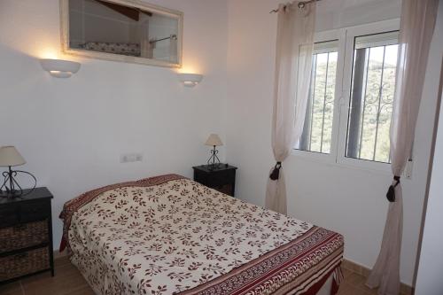 a bedroom with a bed and a window at Sol y Luna in Monte Pego