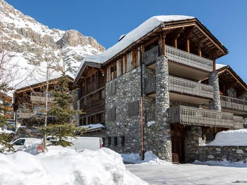 Appartement de standing avec cheminée, 4 chambres, garage et WIFI, Val-d'Isère