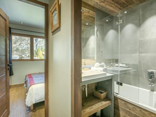 Appartement chalet de luxe à Val-d'Isère avec garage, balcon et wifi, à proximité des pistes