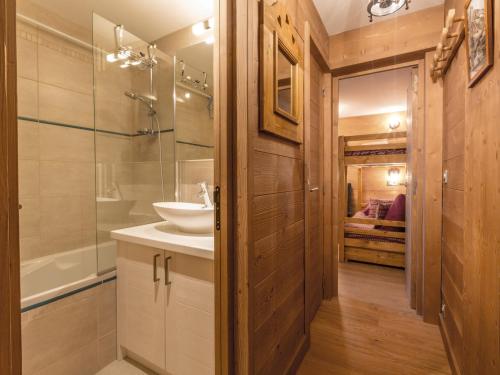 a bathroom with a sink and a toilet and a shower at Appartement Val-d'Isère, 3 pièces, 6 personnes - FR-1-694-232 in Val-d'Isère
