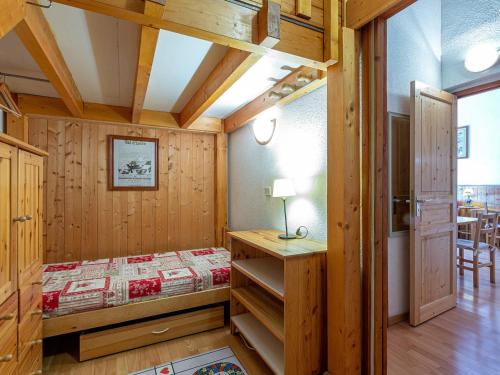 a bedroom with a bed in a room with wooden walls at Spacieux appartement 9 pers. à Val-d'Isère, skis aux pieds, Wi-Fi, proche commodités - FR-1-694-306 in Val dʼIsère