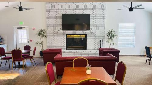 Posezení v ubytování SureStay Hotel by Best Western Eureka