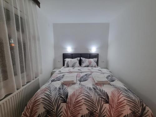 Ένα ή περισσότερα κρεβάτια σε δωμάτιο στο Apartmani "Vila Jelena" Arandjelovac