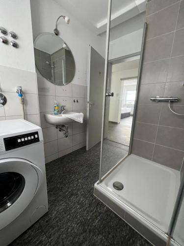 Unique: Geräumige 4 Zimmerwohnung in Tuttlingen mit Sauna, Fitness und Netflix OG