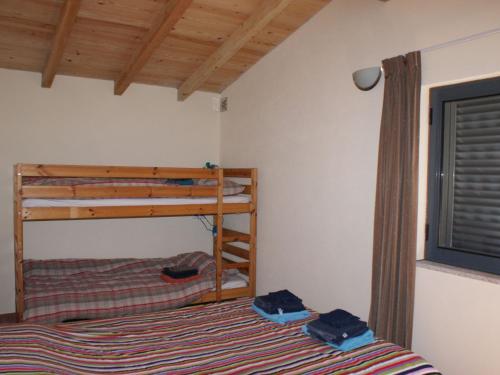Ένα ή περισσότερα κρεβάτια σε δωμάτιο στο Holiday Home in Covas near Serra da Estrela