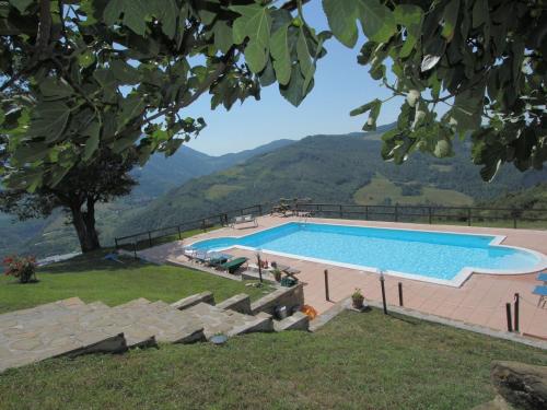Valley-View Holiday Home in Apecchio with Pool