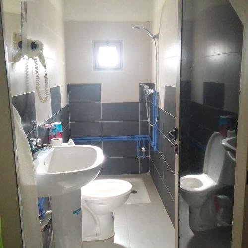 Un baño de ESPACE INOV IMILCHIL