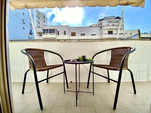 2 stoelen en een tafel op een balkon bij Luxury Apartments in City Center in Durrës