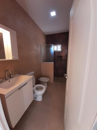 a bathroom with a toilet and a sink at La Cañada in Juana Koslay 