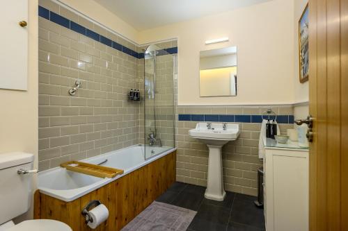 Ένα μπάνιο στο Meldrums Apartments