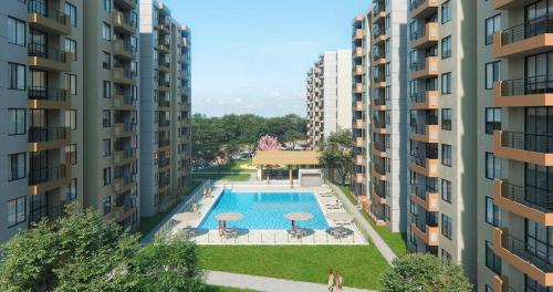 una vista aérea de un complejo de apartamentos con piscina en Cómodo Apartamento, Hacienda Peñaliza - Ricaurte, en Ricaurte