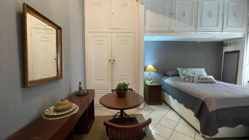 a small bedroom with a bed and a table at KIT COMPLETO LAPA IDEAL PARA TURISMO in Rio de Janeiro