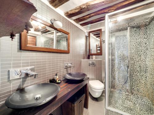 a bathroom with a sink and a shower at Confortable appartement pour 4 pers à Paris by Weekome in Paris