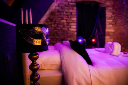 Katil atau katil-katil dalam bilik di Royal Room - Love-room proche de Nancy