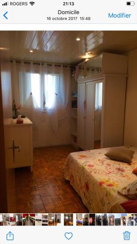 Bild eines Schlafzimmers mit einem Bett und einem Schreibtisch in der Unterkunft Bel appartement très bien situé avec place de parking in Marseille