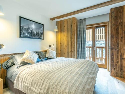 a bedroom with a large bed and a window at Appartement Val-d'Isère, 4 pièces, 6 personnes - FR-1-694-155 in Val-d'Isère