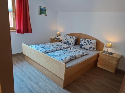 レルモースにあるHaus Gipfelblickの枕2つが備わるドミトリールームのベッド1台分です。