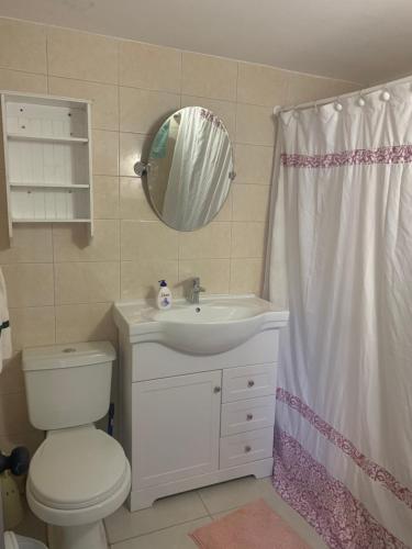 Phòng tắm tại Departamento centro Viñadel Mar, al lado de la Quinta Vergara