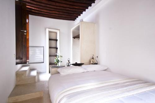Кровать или кровати в номере Riad El Maâti