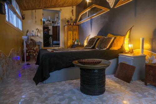 a bedroom with a bed and a table in a room at Loft Keur Bibou in Dakar