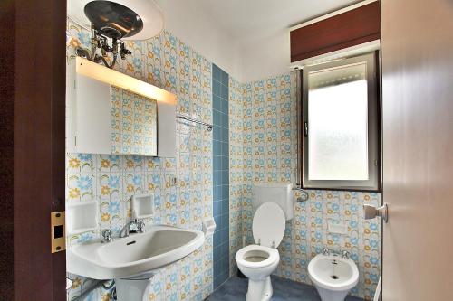a bathroom with a toilet and a sink at Residenza Cedri in Lignano Sabbiadoro
