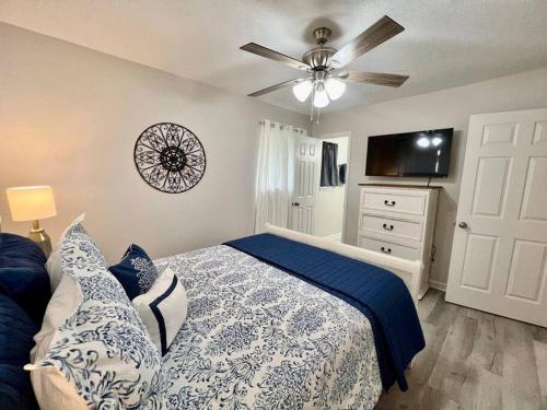 a bedroom with a bed and a ceiling fan at Spacious House Minutes to Beach, Casino, Aquarium in Long Beach