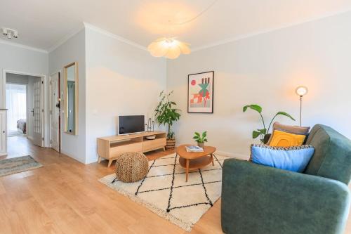 Enjoy Bonfim Central 2BR Apartment by LovelyStay