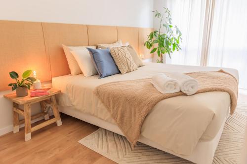 Enjoy Bonfim Central 2BR Apartment by LovelyStay