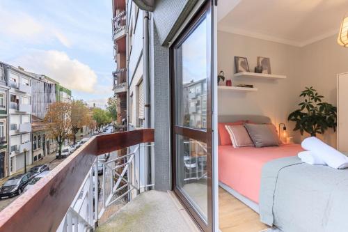 Enjoy Bonfim Central 2BR Apartment by LovelyStay