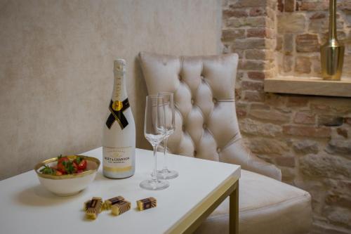 Le Premier Luxury Rooms - Exclusive Self Serviced Residence