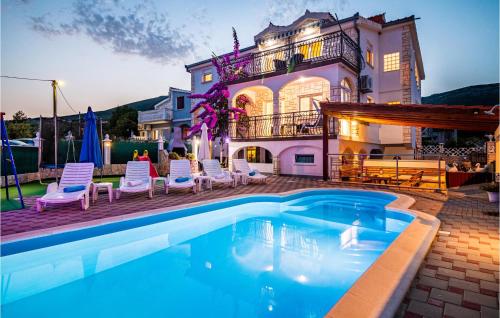 Five-Bedroom Holiday Home In Kastel Novi
