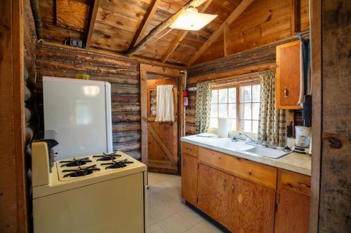 Dapur atau dapur kecil di The Meeker Park Lodge