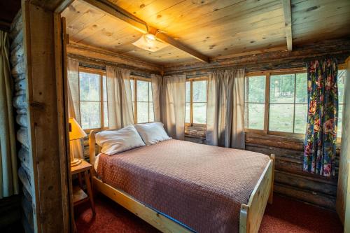 Katil atau katil-katil dalam bilik di The Meeker Park Lodge