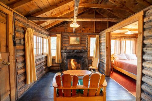 Ruang duduk di The Meeker Park Lodge