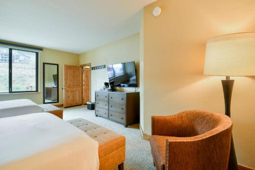 Grand Summit Lodge by Park City - Canyons Villageにあるベッド