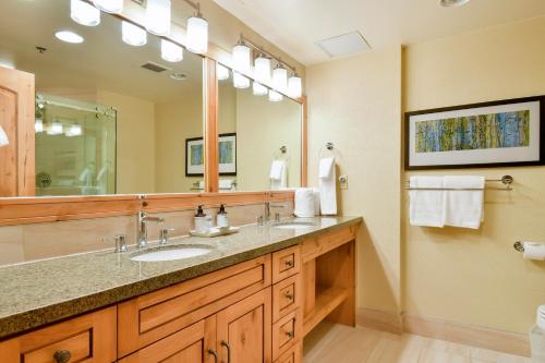 Grand Summit Lodge by Park City - Canyons Villageにあるバスルーム