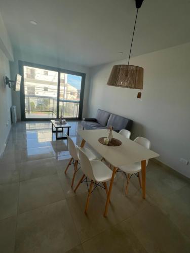 a living room with a white table and chairs at Edificio Vista a 50 metros del mar a estrenar in Mar del Plata