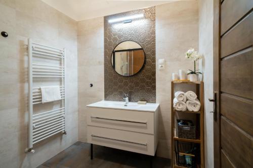 Kúpeľňa v ubytovaní Belvárosi apartman 'Bronze'