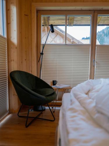 Katil atau katil-katil dalam bilik di Chalet Hittli 1065 Tirol sauna garden WiFi guest card