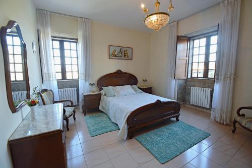 A bed or beds in a room at Casa de piedra en Vilanova de Arousa