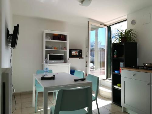 a kitchen with a table and chairs in a room at Benedetto Cairoli Guest House in Bari
